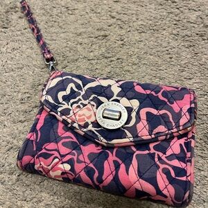 🌺Bundled price - Vera Bradley Pink and Navy Quilted Wristlet